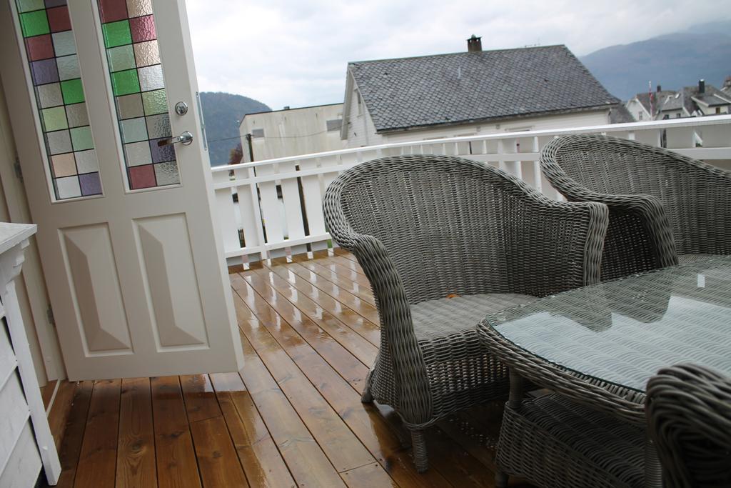 Klover Hotel Sauda Buitenkant foto