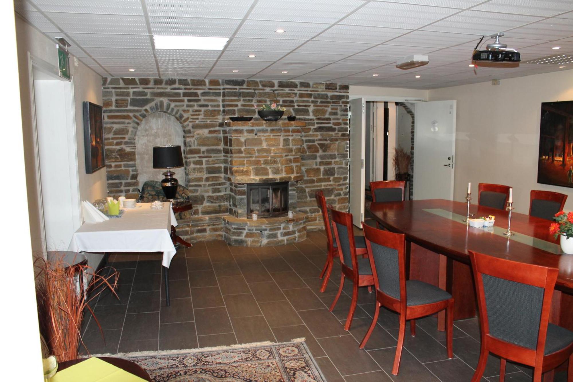 Klover Hotel Sauda Buitenkant foto