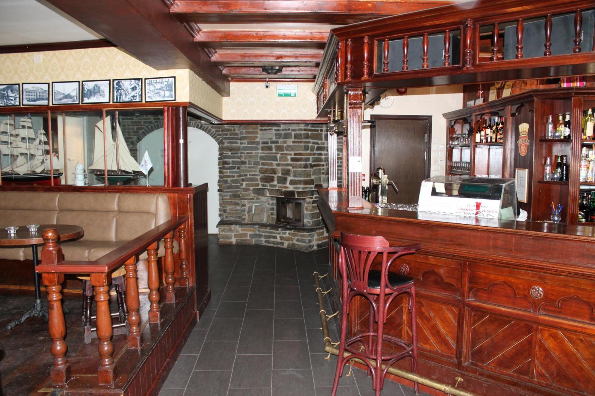 Klover Hotel Sauda Buitenkant foto