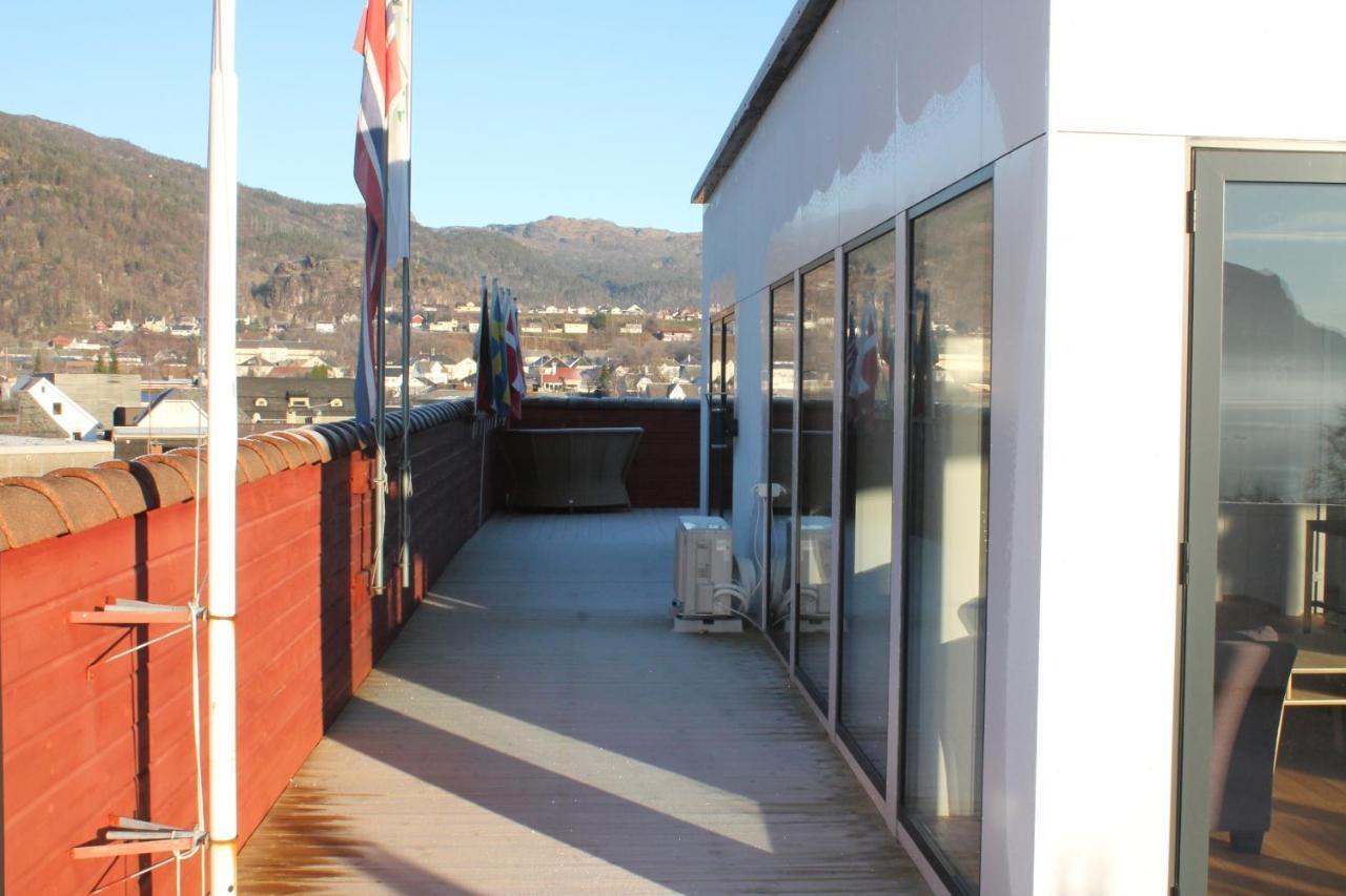 Klover Hotel Sauda Buitenkant foto