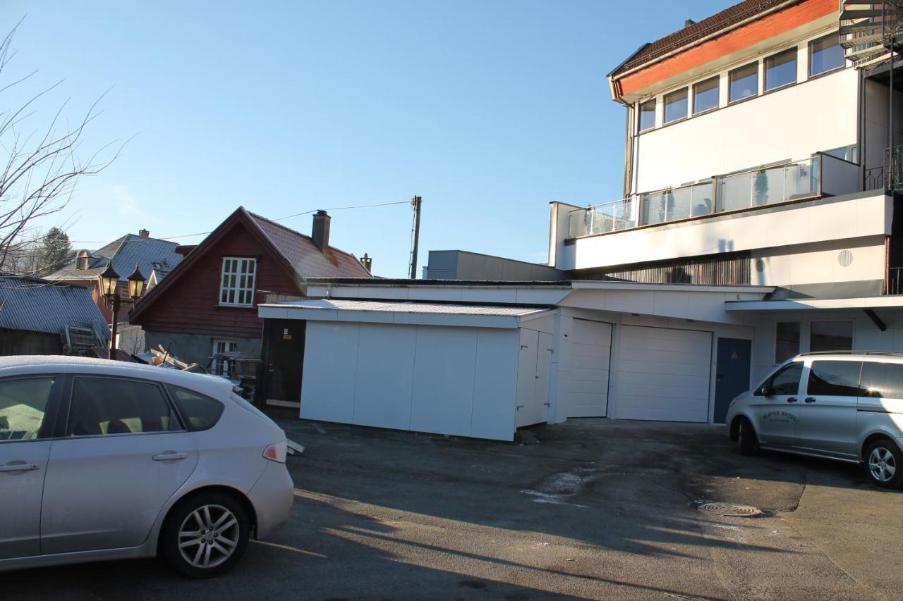 Klover Hotel Sauda Buitenkant foto